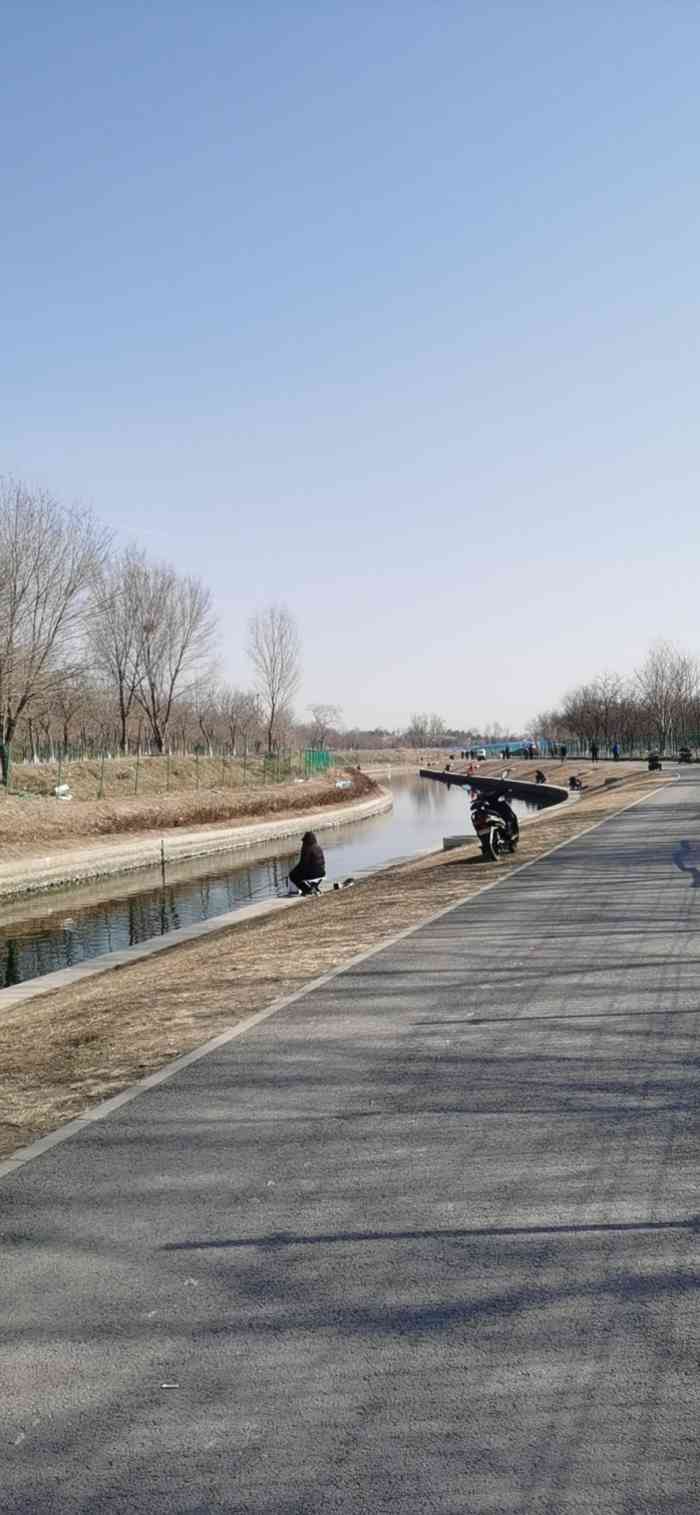 槐房钓鱼公园-"第个公园里面鱼还不少呢 在这玩了一天心.