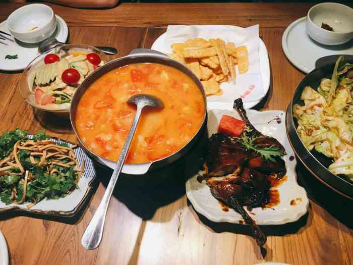 小肥猫餐厅(万朵城店)-"环境不错,菜品也挺好的,年糕太好吃了,下.