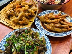 -爆炸头阿姨小四川正宗川味小吃(无任何分店)