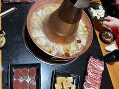 -果松木炭酸菜铜火锅·外婆参鸡汤