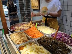 自助取餐区-三兄弟高炉烧饼