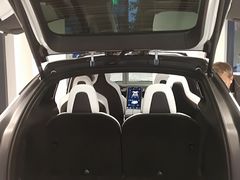 -TESLA 特斯拉(上海太古汇体验店)