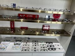 -视野联行眼镜•蔡司•依视路(温江店)