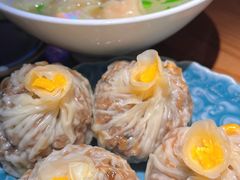蛋黄芝士纸皮烧麦-鑫震源·苏式大虾生煎(山塘街店)
