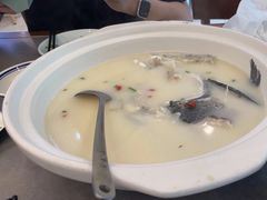 浓汤鱼头-浔味·山屿湖·正宗淳牌全鱼宴老字号