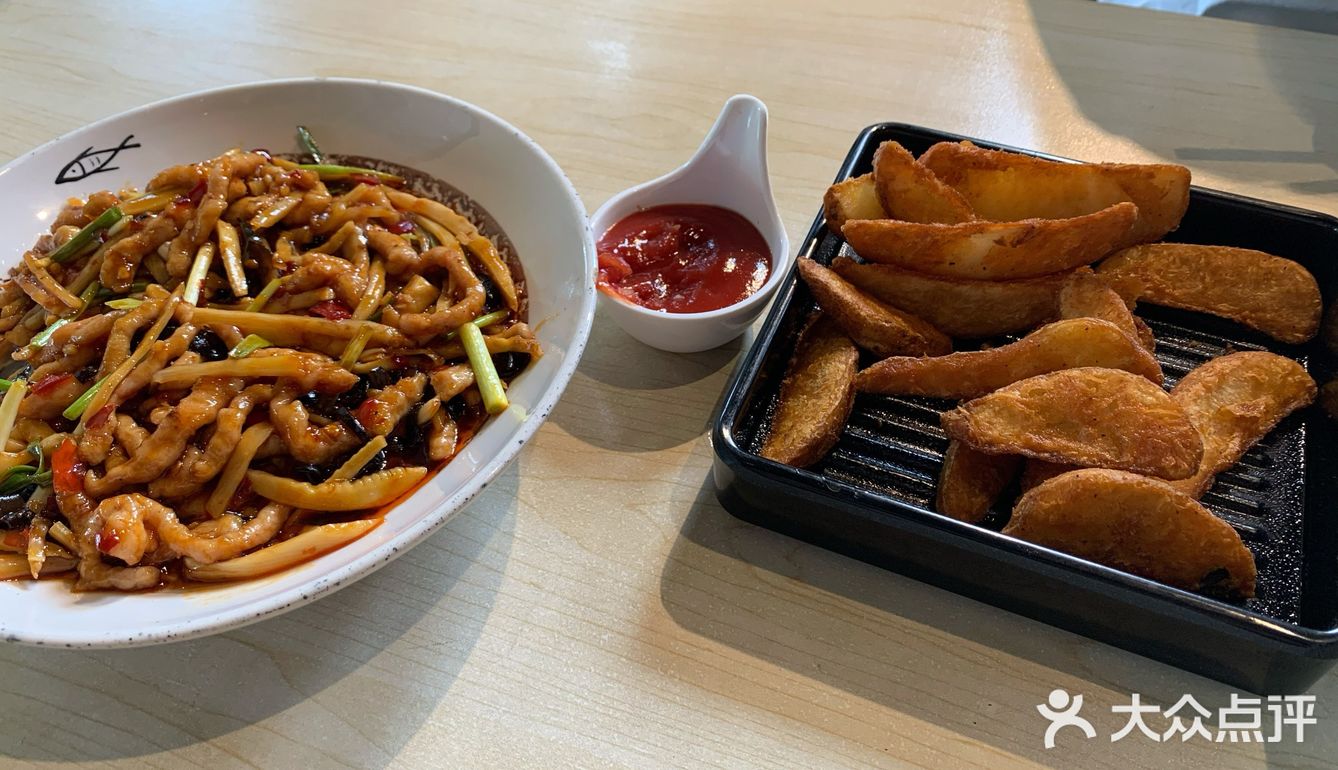 偶然的机会去罗马湖附近 正好来吃饭