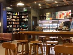 大堂-星巴克臻选(青岛麦凯乐分店)