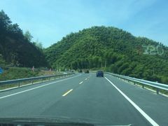 -安吉龙王山峡谷漂流