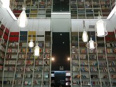 -钟书阁(松江泰晤士小镇店)