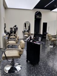 -Hair Co.一间沙龙