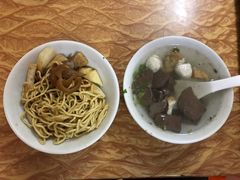 -松树干拌面店