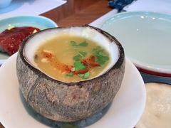 酸辣龙虾海胆蟹肉老椰盅-北京柏悦酒店·锦庭餐厅Dining Room