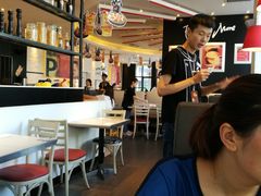 -必胜客(武汉欢乐谷店)