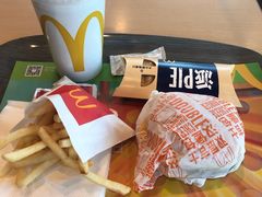 -麦当劳(展览路店)