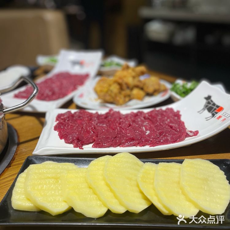 人生得意须【火锅】，莫使【牛事】空对月！