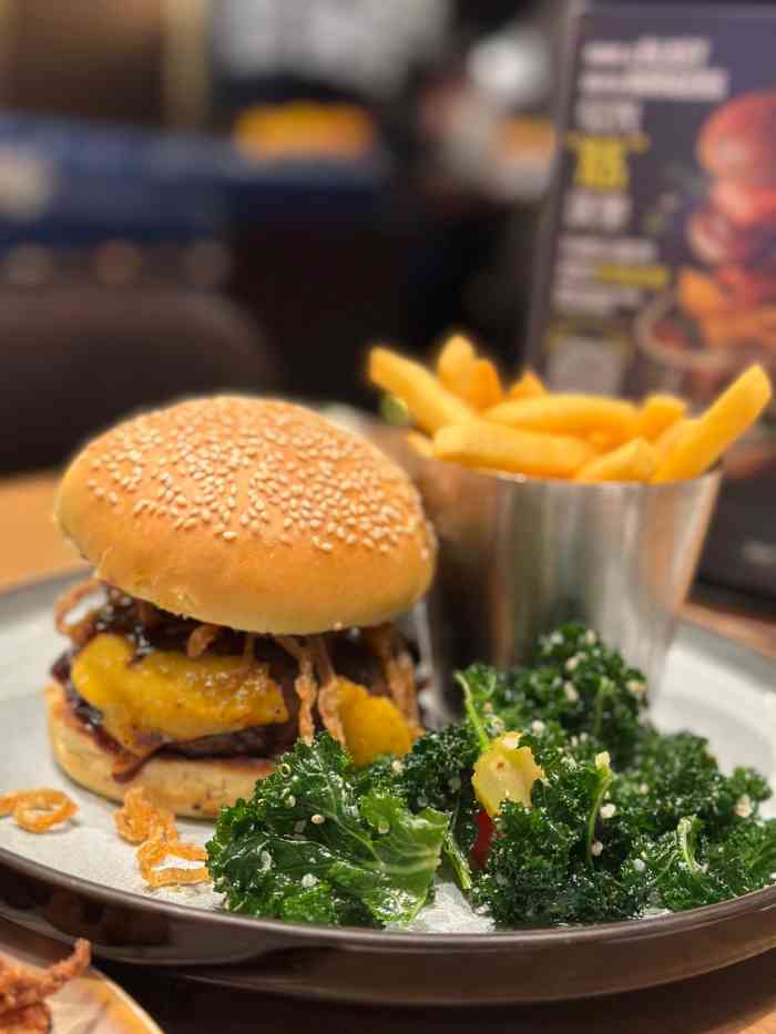 bluefrog蓝蛙(成都远洋太古里店)-"本人对汉堡之类的东西并不感冒,陪