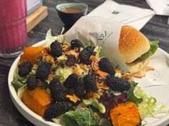 桑椹藜麦沙拉配三明治-THE WOODS 简餐 (国贸商城店)