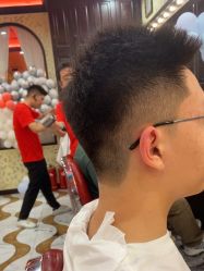 -东方先生国潮男士理发馆