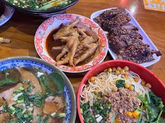 -爆炸头阿姨小四川正宗川味小吃(无任何分店)