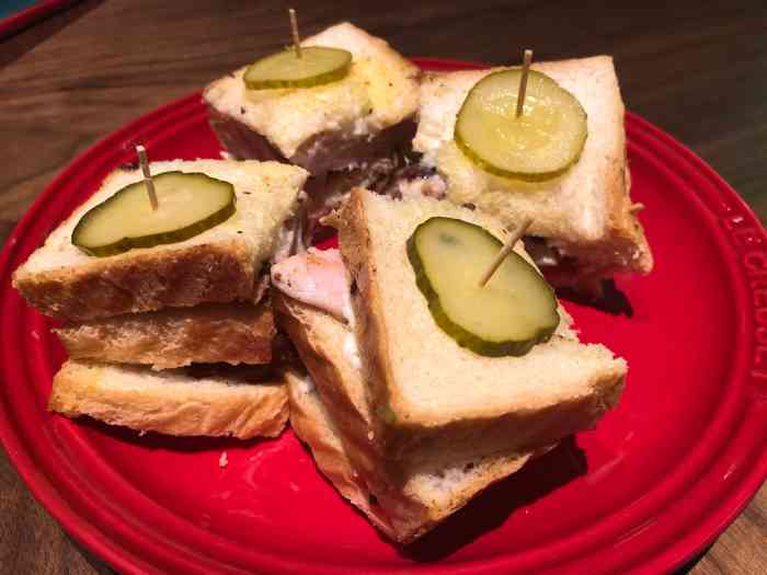 嬉皮汉堡(万声店)-"98位置:万声广场,方便停车,招牌明显.