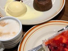 巧克力熔岩蛋糕配香草冰淇淋-萨莉亚意式餐厅(杭州滨江天街店)