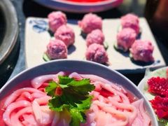 -茅草房·河畔园林火锅