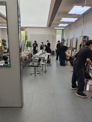 -苑苑发型设计
