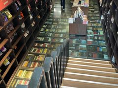 -钟书阁(松江泰晤士小镇店)