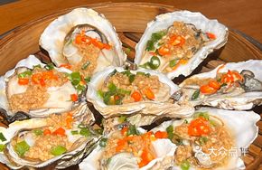 Steamed Large Oyster with Garlic Sauce