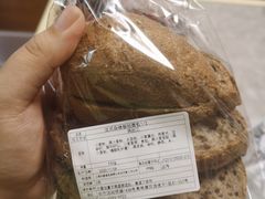 杂粮核桃面包-都恩客(高岛屋百货店)