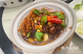 Chicken Feet and Pork Trotters Stew