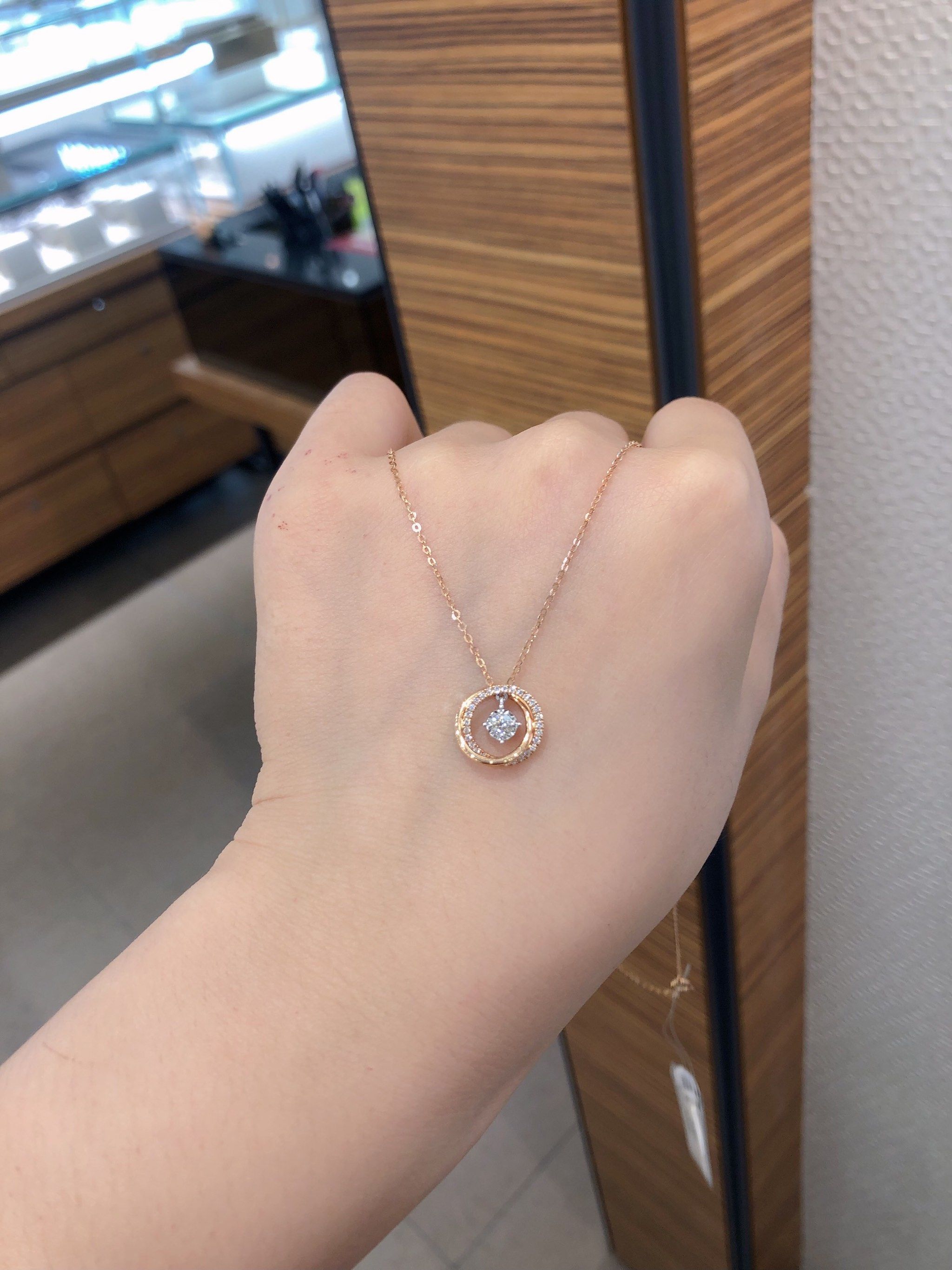 谢瑞麟彩金项链