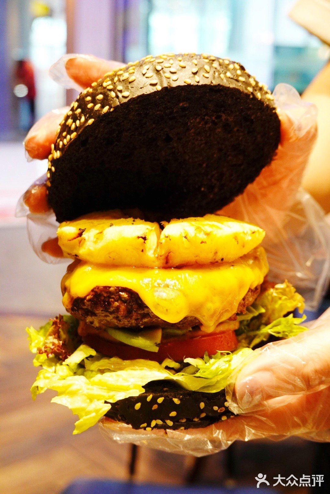 黑色的墨鱼汁09汉堡也太美味了吧!敲好吃!06