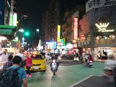 -六合夜市