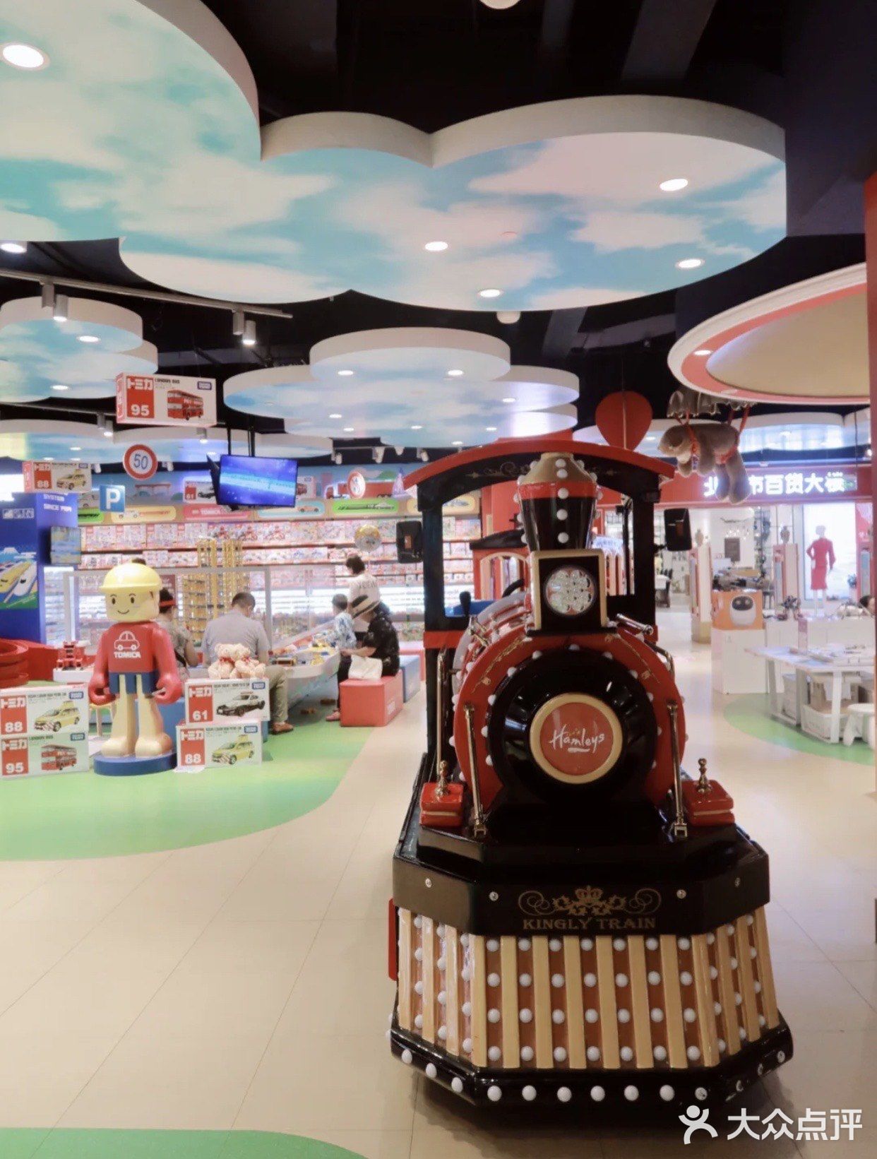 北京拍照遛娃玩具店hamleys王府井