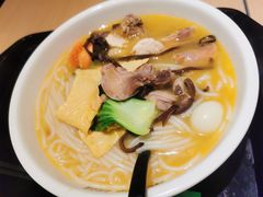 -蒙自源米线大王(东站店)