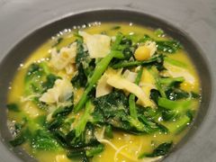 豌豆黄浸豌豆尖-半山腰·云南菜(侨福芳草地店)