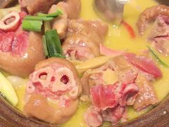 -帅巴人舅母子腊蹄民俗村