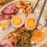 没有碰到他家的周二半价，于是点了他家的全家福卤肉饭