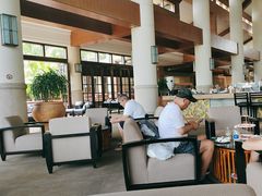 -亚龙湾喜来登·美景台大堂吧