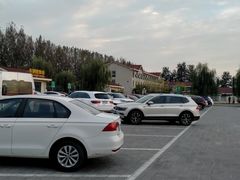 -窦店服务区-停车场
