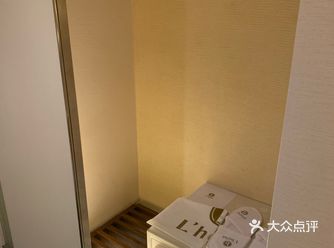 地铁站后面的电器街许多餐厅都可以吃早饭