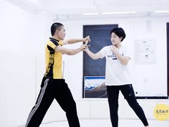 -菠萝格斗巴西柔术训练馆