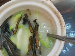 翅汤浸海笋木耳-优之名鹅城