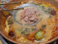 -洱火云南酸菜牛肉火锅(石景山当代商城店)