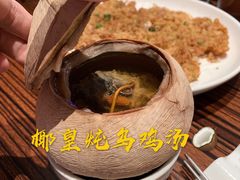 椰皇炖乌鸡汤-陈鹏鹏潮汕菜(欢乐海岸 海边景观店)