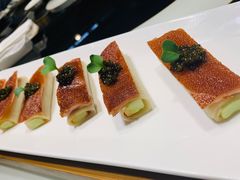 鱼子酱鸿运脆皮乳猪-广州文华东方酒店·江-由辉师傅主理