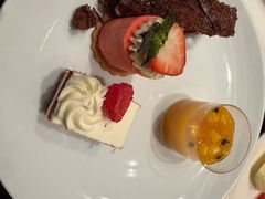 -苏宁银河国际咖啡厅·天际环球美食汇