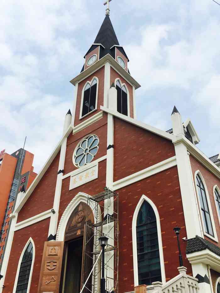 梁溪基督教堂-"交通73:最近附近修路,十字路口一侧,感觉.