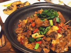 斧剁猪脚-几个木匠匠人厨房